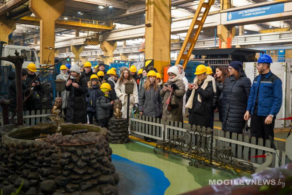 В Могилеве наградили победителей областного конкурса детских рисунков «Мой родны край — Прыдняпроўе!». Фото