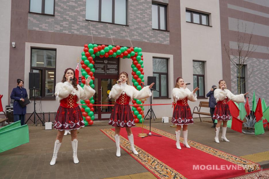 Сотрудники государственного архива Могилевской области отметили новоселье. Фото