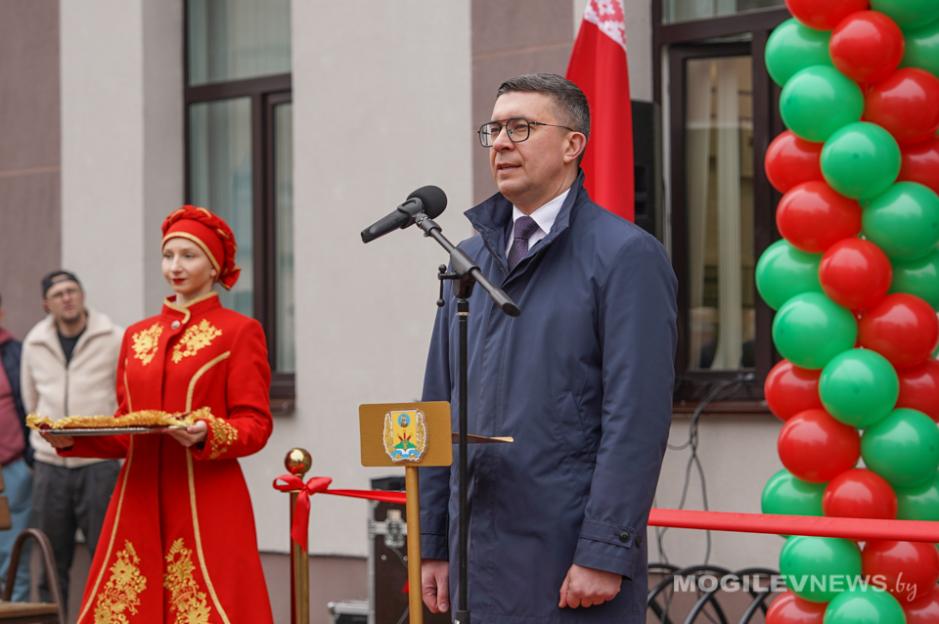 Сотрудники государственного архива Могилевской области отметили новоселье. Фото