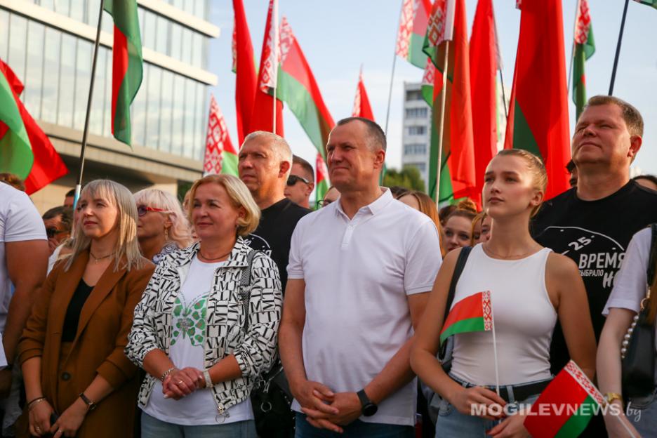 Областная патриотическая акция «Беларусь, вперед!» собрала не одну сотню могилевчан. Фото