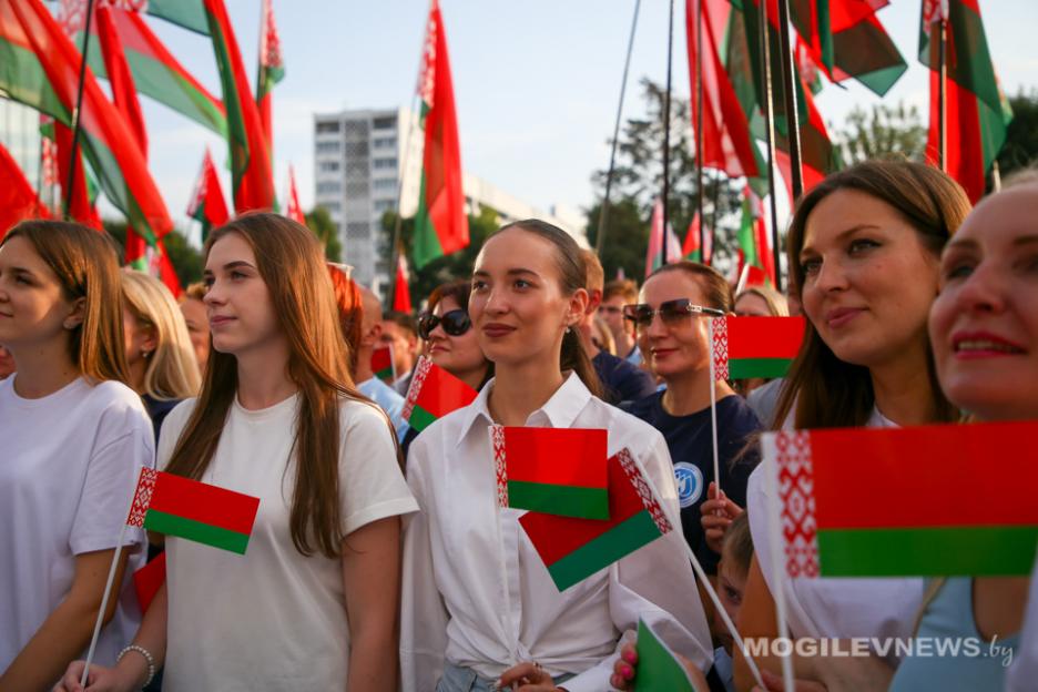 Областная патриотическая акция «Беларусь, вперед!» собрала не одну сотню могилевчан. Фото