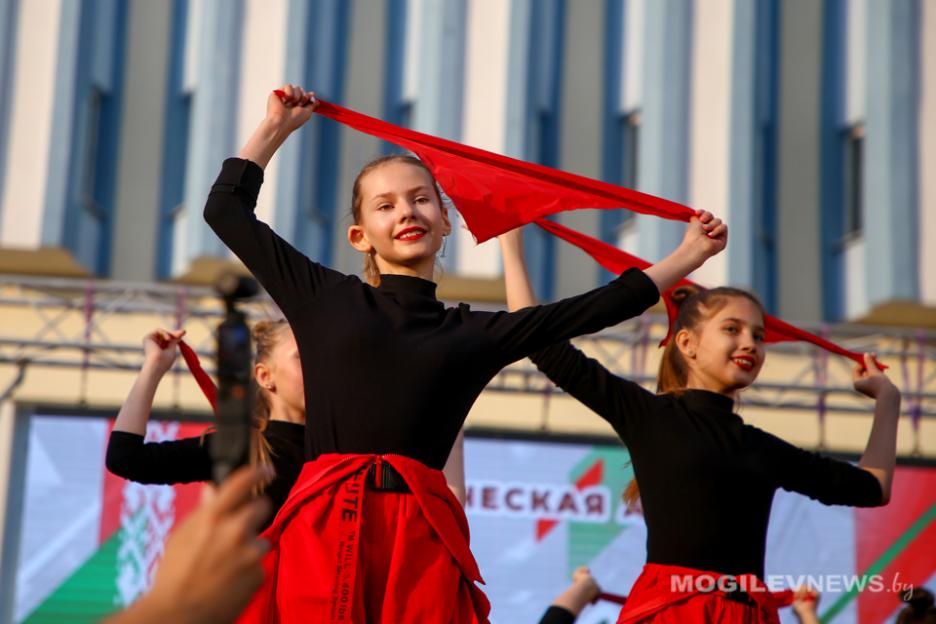 Областная патриотическая акция «Беларусь, вперед!» собрала не одну сотню могилевчан. Фото