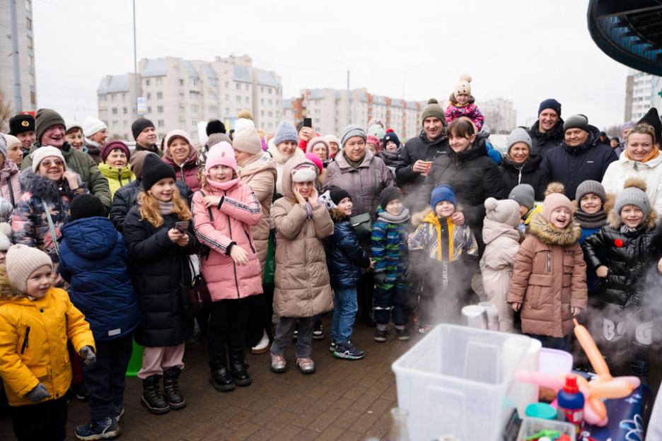 Тысяча блинов за пару часов: как в Могилеве отпраздновали Масленицу с «Санта»