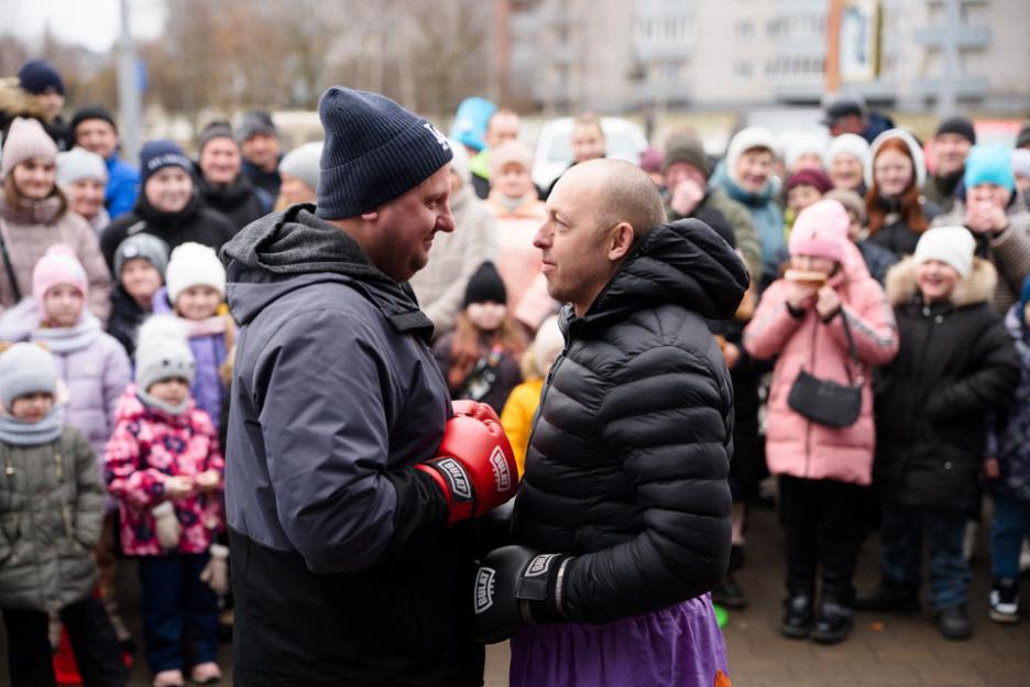 Тысяча блинов за пару часов: как в Могилеве отпраздновали Масленицу с «Санта»