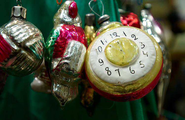 Выставка советских елочных украшений и открыток проходит в Бобруйске