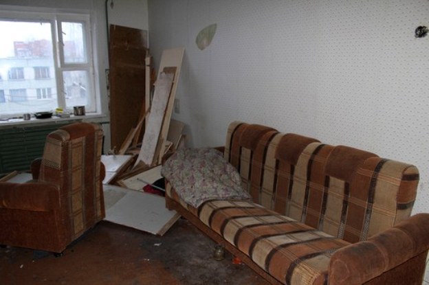 24-летнего безработного могилевчанина, накопившего долг за ЖКУ более 1 тысячи рублей, выселили из арендного жилья