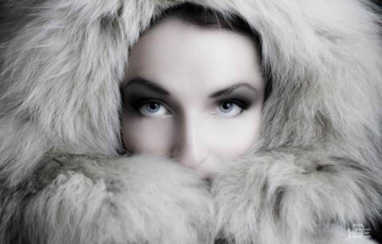 Выставка женского образа открылась в окнах библиотеки им.К.Маркса