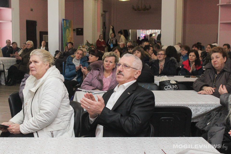 Областной конкурс творчества инвалидов прошел в Доме культуры железнодорожников. Фото