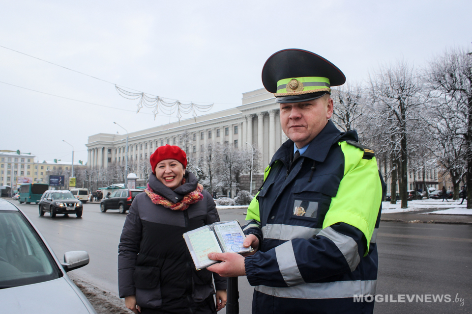 Водители в Могилеве получили подарки от МТС и ГАИ. Фото