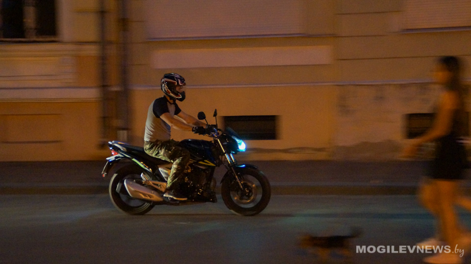 ГАИ рассматривает вопрос о привлечении к ответственности мотоциклистов за шум и езду на одном колесе