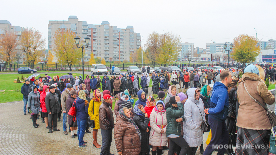 Ковчег с частицей мощей Матроны Московской в Могилеве продолжает собирать паломников. Фото