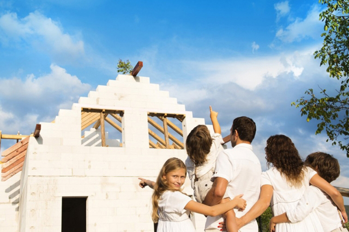 Многодетные семьи в Беларуси будут стоять в очереди на жилье не больше года