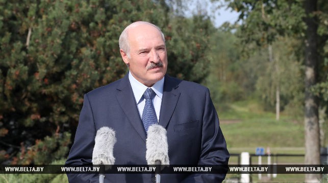 Лукашенко на линейке в Александрии поделился воспоминаниями и рассказал о ценностях школьной поры