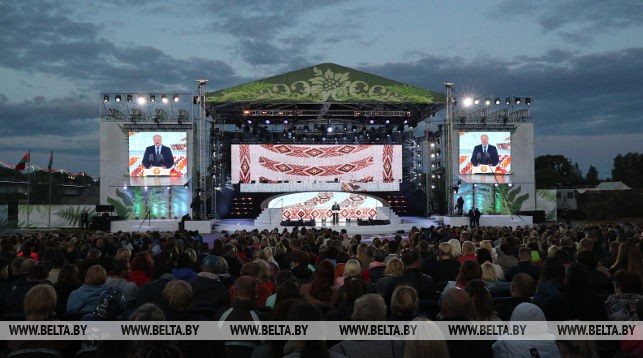 Лукашенко: праздник "Купалье" стал ярким символом братской дружбы народов Беларуси, России и Украины