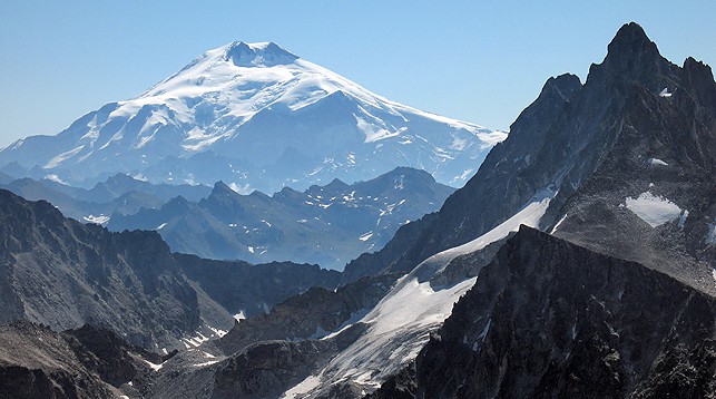 Два белорусских альпиниста отправились на Эльбрус и перестали выходить на связь