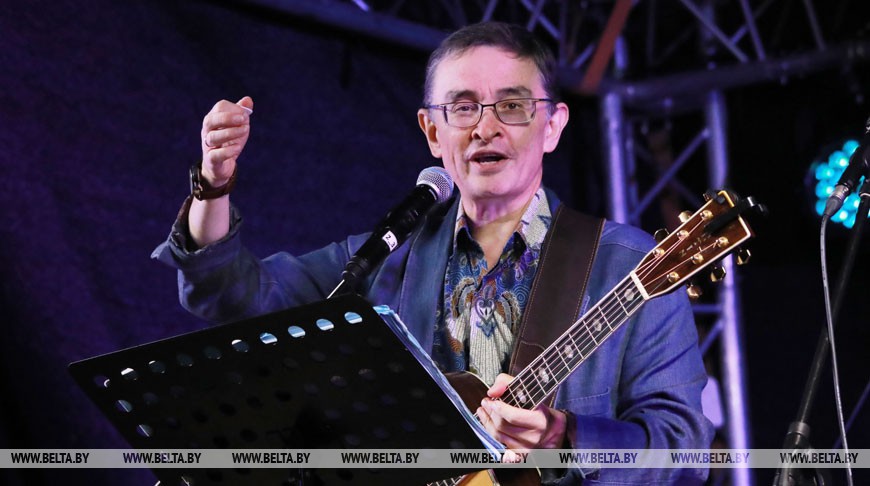 На "Большой бард-рыбалке" выступил популярный бард и сатирик Тимур Шаов