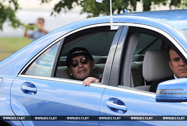 Диего Марадона прилетел в Брест