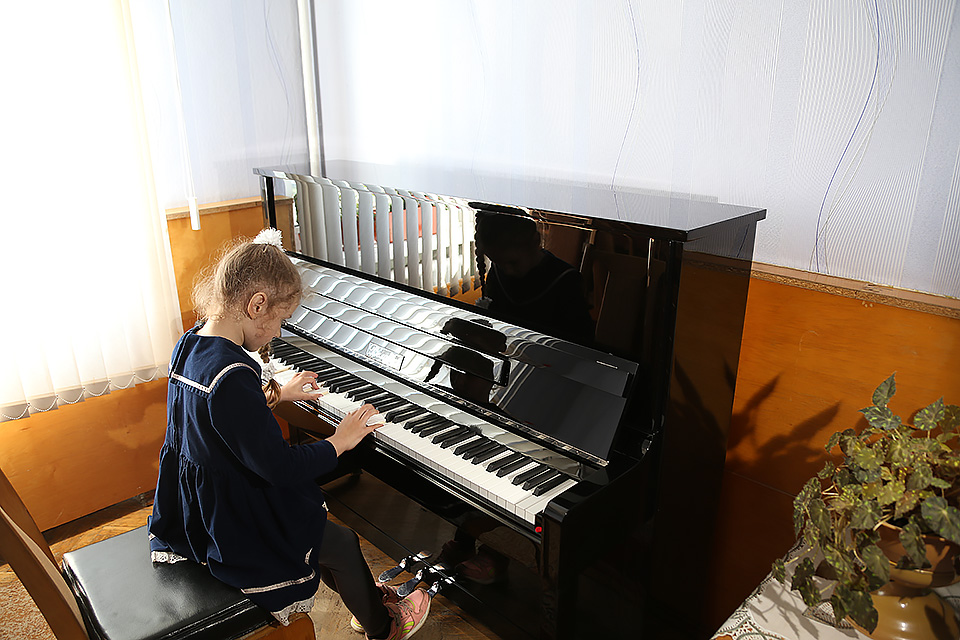 Музыкальные инструменты за счет республиканского бюджета выделено двум ДШИ Шкловского района