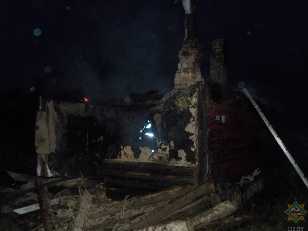 Устанавливается личность мужчины, погибшего при пожаре в нежилом доме в Бобруйске
