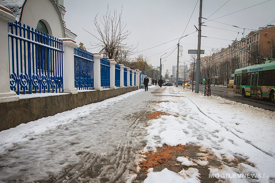 Оранжевый уровень опасности в связи с сильной гололедицей объявлен в Могилевской области на 4 декабря