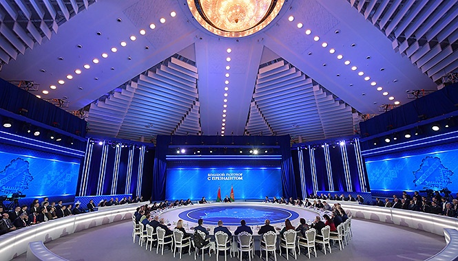 Лукашенко провел встречу с представителями общественности и СМИ