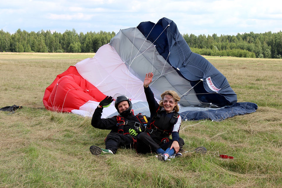 Инженер Глусского лесхоза стала победительницей областных соревнований по парашютному спорту
