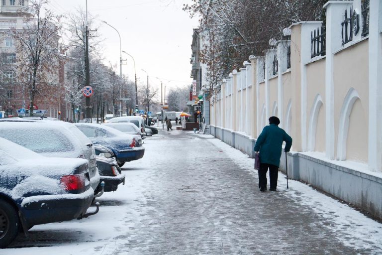 Сильный ветер, продолжительные осадки и налипание мокрого снега ожидаются в воскресенье в Могилевской области