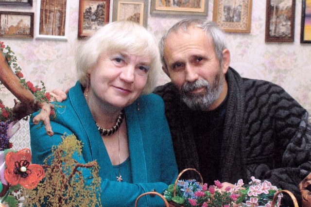 Супруги Калины представили выставку в «арт-окнах» библиотеки