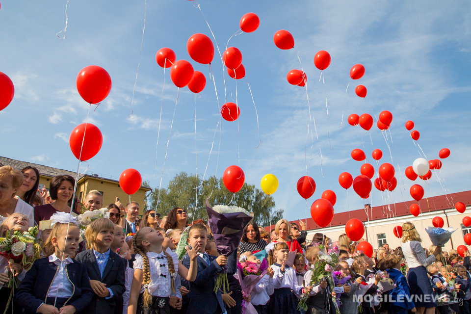 Первого сентября в Могилеве прошли праздничные линейки. Фото