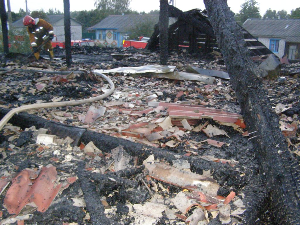 Семья в Дрибинском районе осталась без крыши над головой после детских игр с зажигалкой