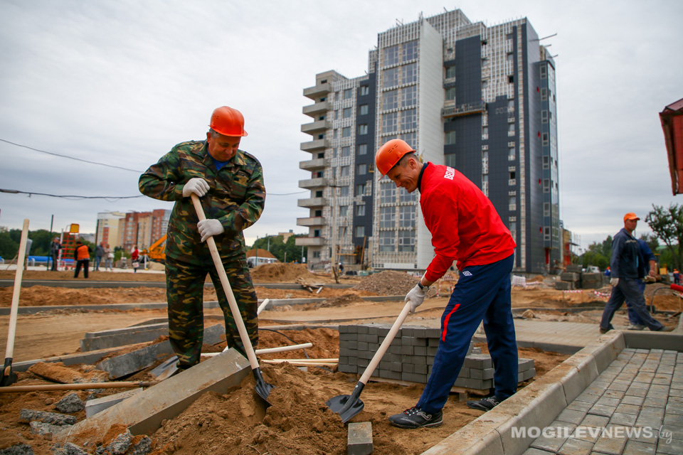 Депутаты Могилевщины приняли участие в субботнике. Фото