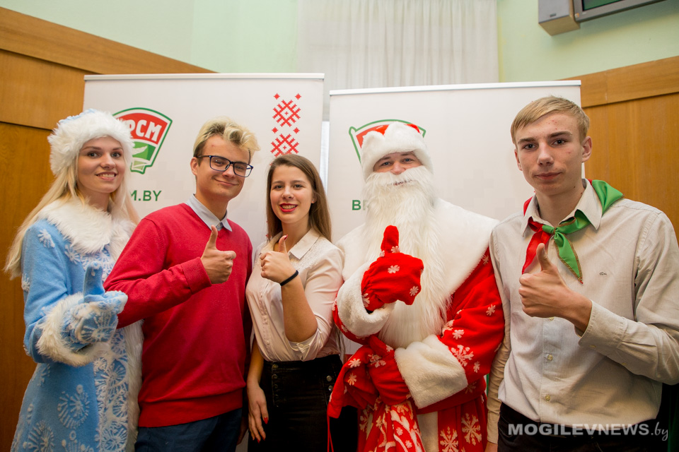 Могилевчане побывали на рождественской встрече в Республиканском доме молодежи. Фото