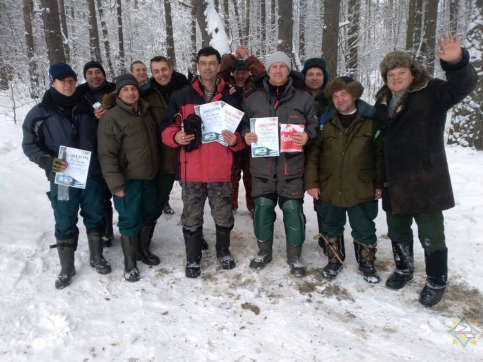 Могилевские пожарные соревновались в зимней рыбалке