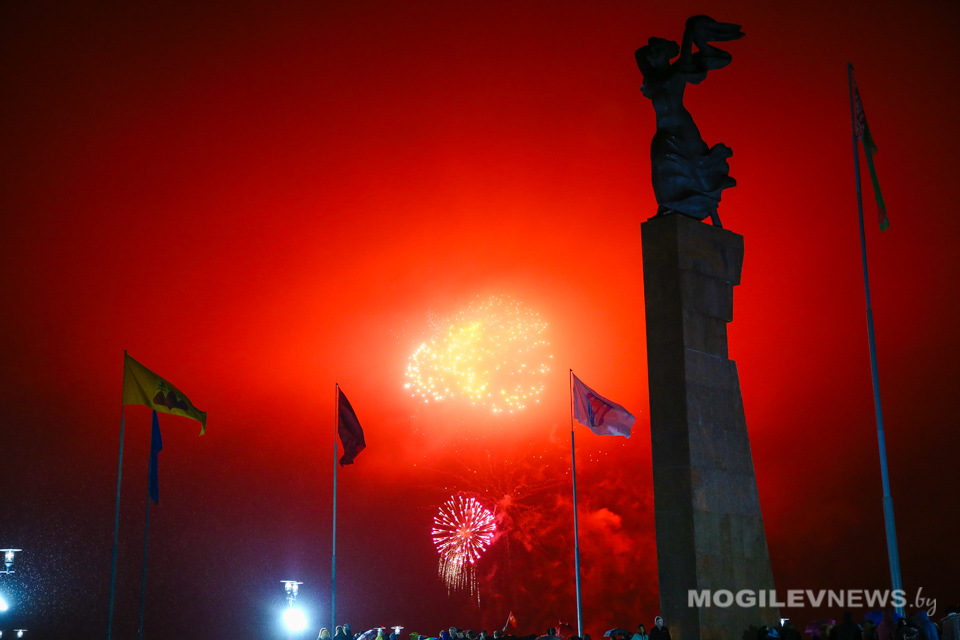 Празднование Дня Победы в Могилеве завершилось салютом. Фото