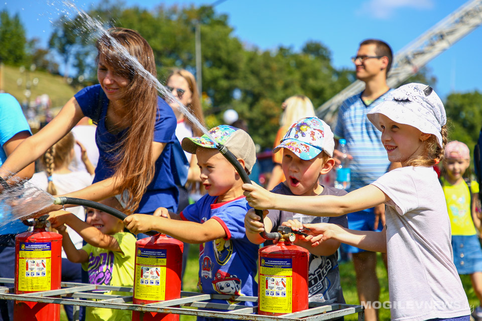 День знаний в Могилеве отметили детским праздником. Фото