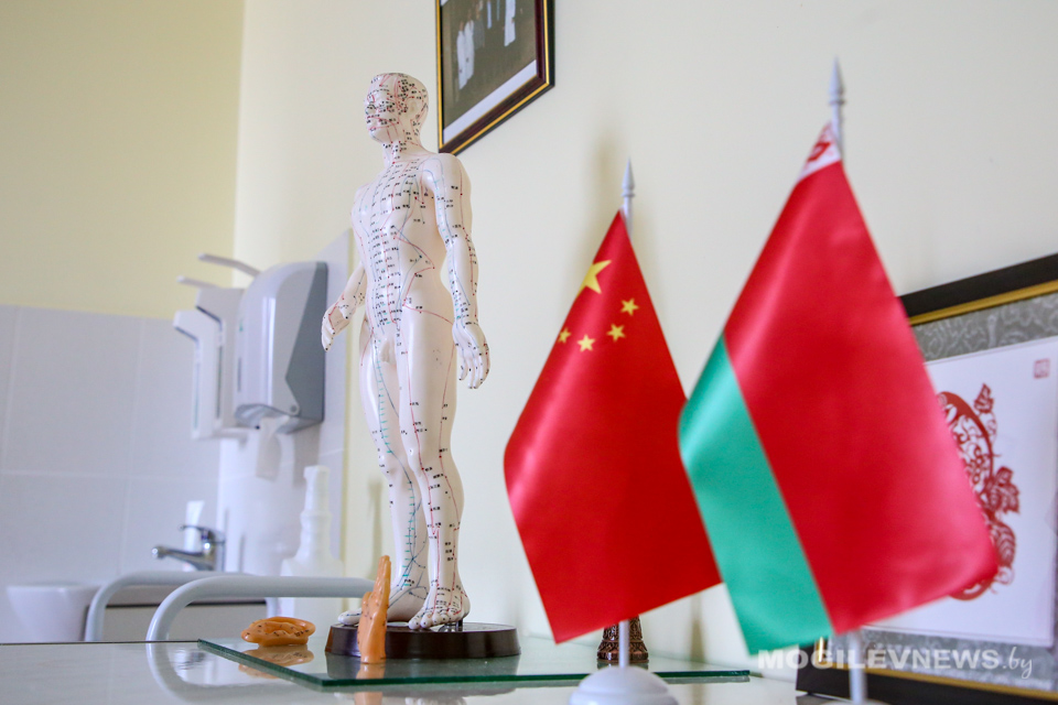 Китайская делегация посетила центр традиционной китайской медицины в Могилеве. Фото