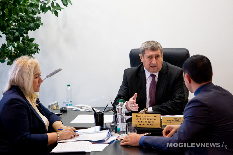 Михаил Русый провел прием граждан в Белыничском райисполкоме. Фото