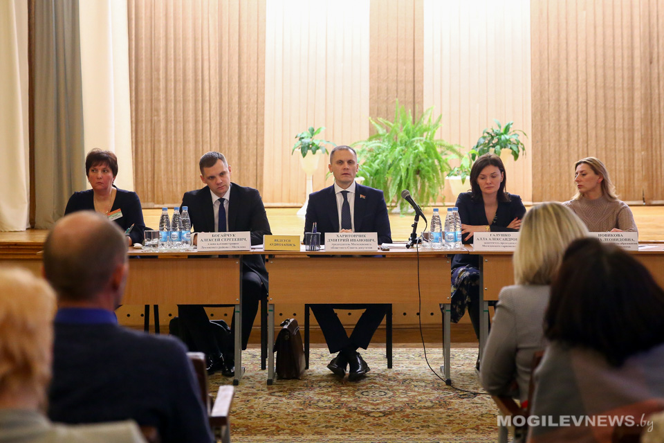 Председатель Могилевского облсовета депутатов встретился с жителями микрорайона Юбилейный. Фото