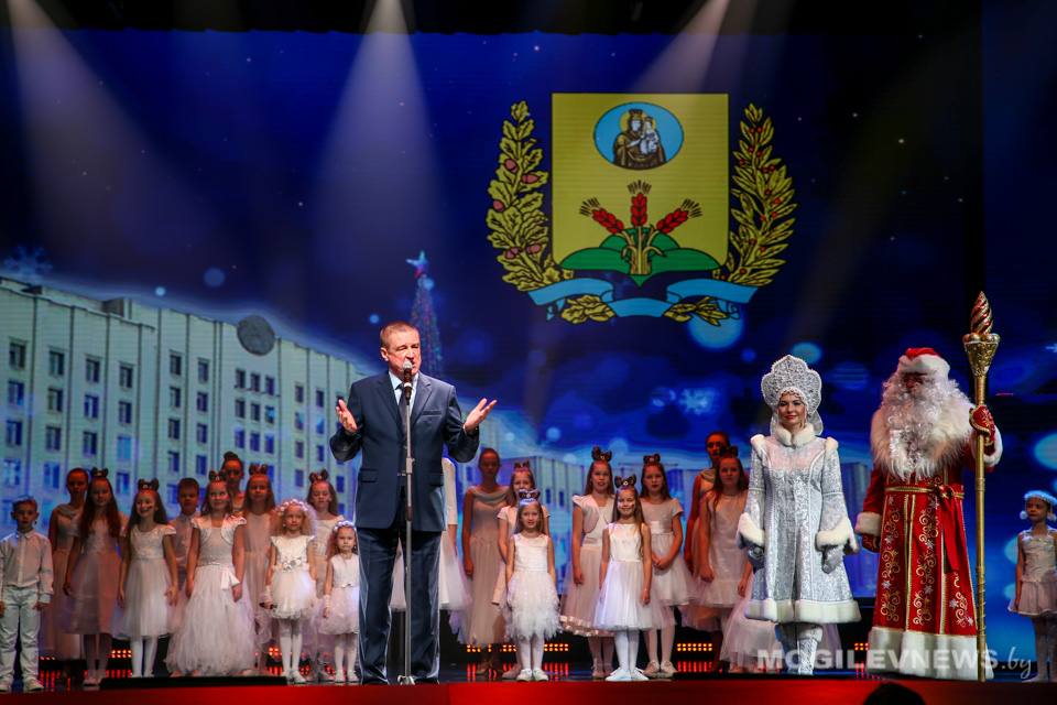 Новогодний областной детский праздник прошел в ДК области. Фото