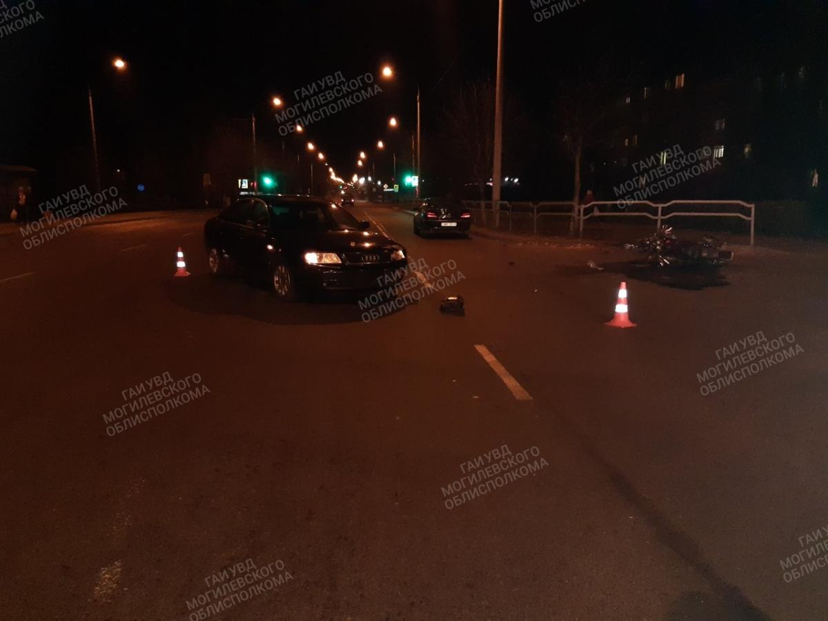 «Ауди» в Бобруйске столкнулся с мотоциклом, мотоциклист в больнице