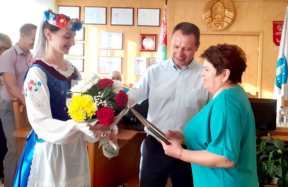 В Могилевском горисполкоме отметили причастных к проведению театрализованного концерта в День города