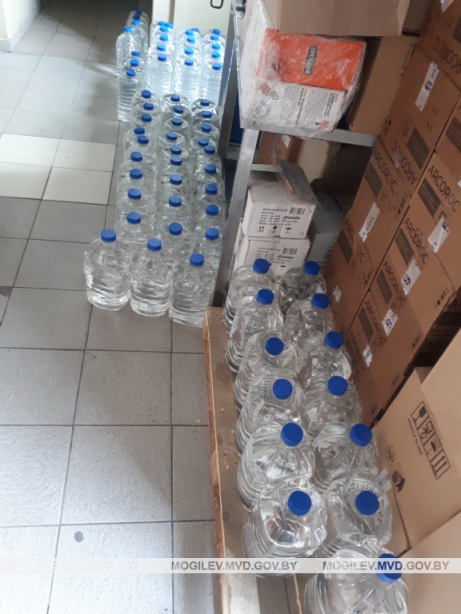 Более 9,5 тысяч литров фальсифицированной алкогольной продукции изъято в Могилевской области с начала года