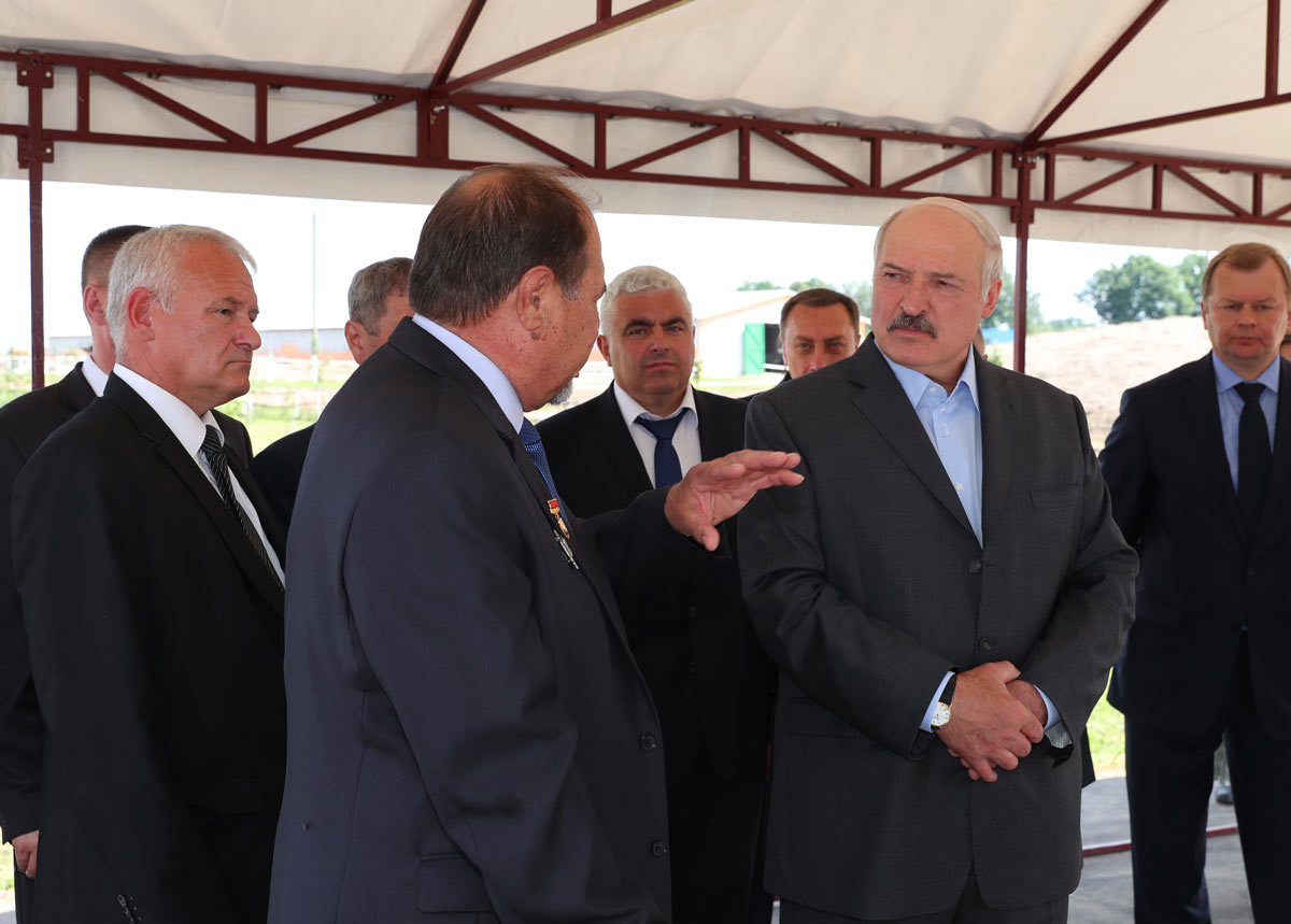 Лукашенко требует немедленно заняться развитием Белыничского района
