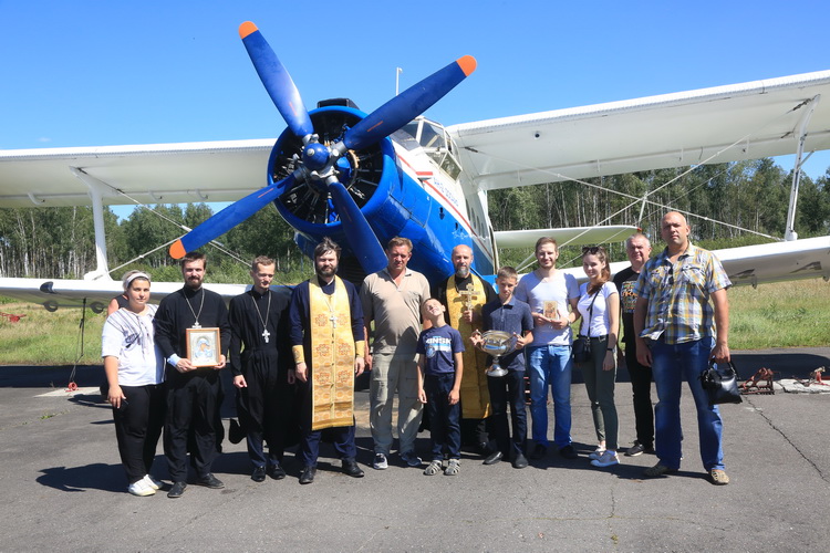 Клирики Бобруйской епархии совершили воздушный крестный лет над городом