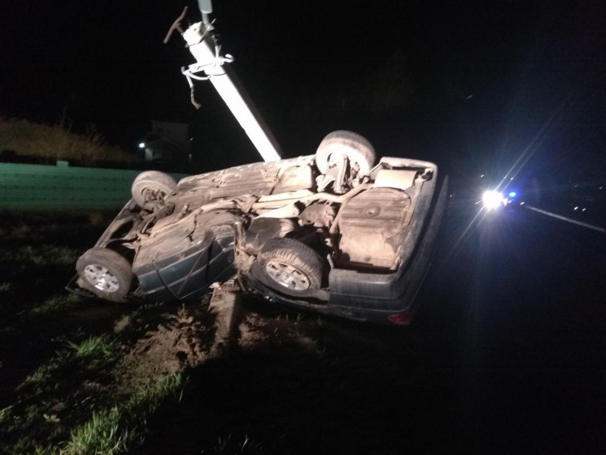 Водитель «БМВ»  в Бобруйске наехал на световую опору, он в больнице