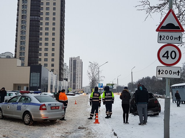 БМВ на остановке в Могилеве сбил трех человек