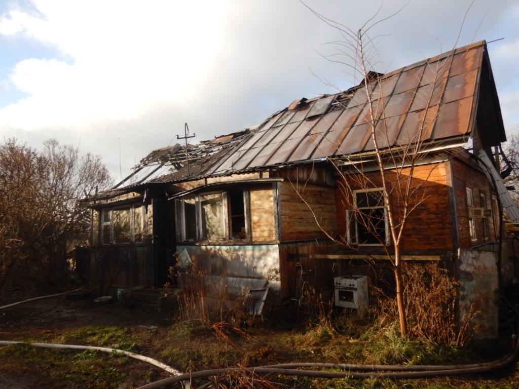 При пожаре дома в Могилеве женщина получила ожоги