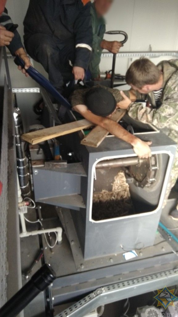 В Чаусах мужчина застрял в сушильном комплексе - вызывали спасателей