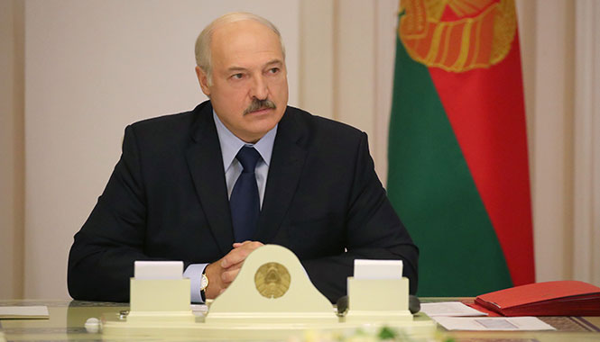От "разноса" правительству до выборов и международной политики - Лукашенко ответил на критику в СМИ и интернете