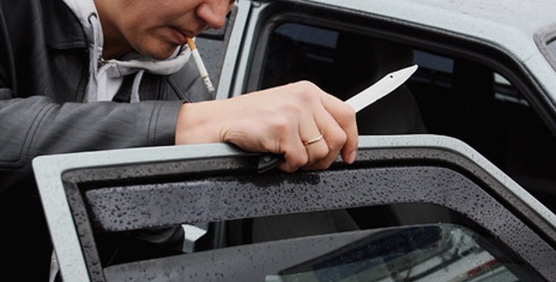 Могилевчанин бегал с ножом за другим водителем, из-за которого ему пришлось резко затормозить